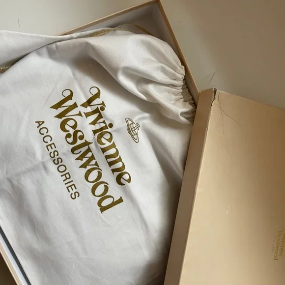 SOLD!!! VIVIENNE WESTWOOD ICONIC TI TS PRINTED BLACK LEATHER CLUTCH NWT SS16 - Picture 5 of 15